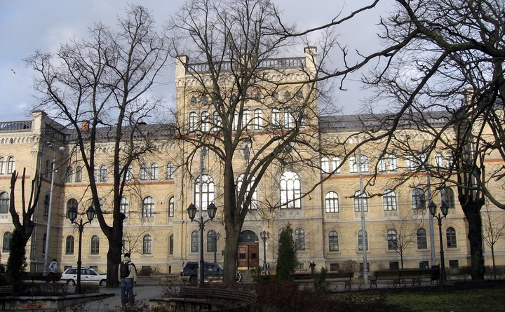 المبنى الرئيسي. Wikipedia
